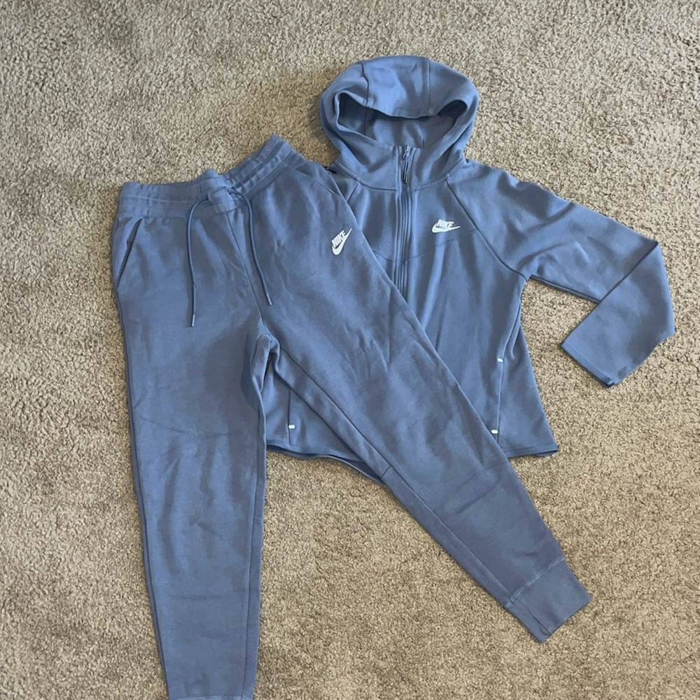 Nike tech fleece set